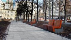 Ławki na placu Grzybowskim w jesieni 2010