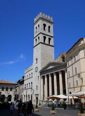 Captain's palace before 1282, People's tower from 1305 and Minerva's temple from 50-25 BC at Assisi