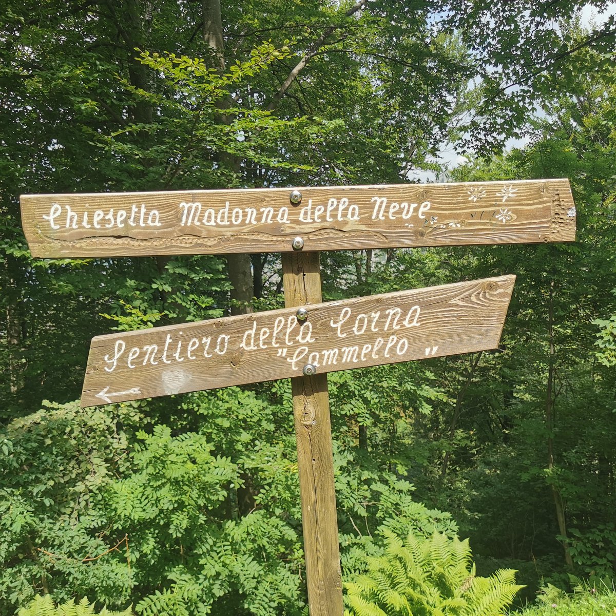 Guidepost for Sentiero della Corna Cammello near Beata Vergine della Neve church at Piani d'Erna Lecco