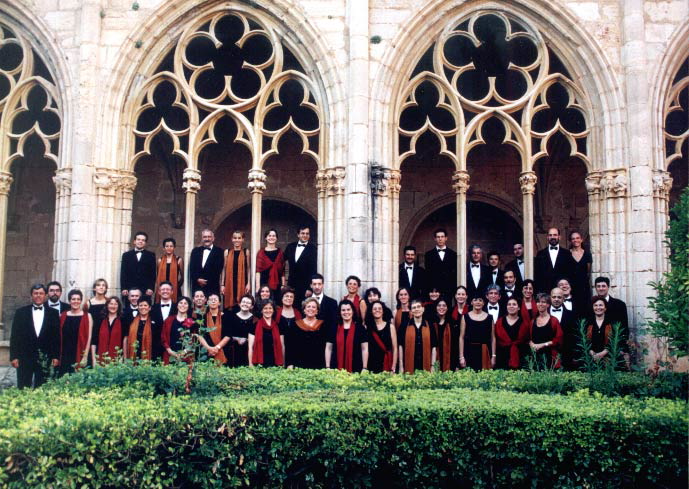 Group photo of Coral Cantiga choir at Santes Creus, Catalonia, year 2000