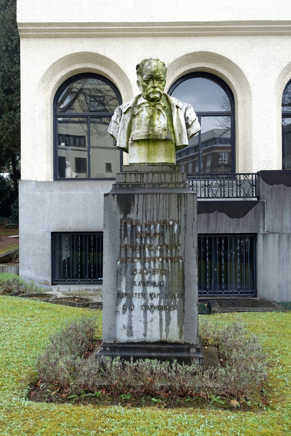 Paul Janson bronze sculpture by Égide Rombaux in Brussels
