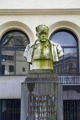 Sculpture of Paul Janson by Égide Rombaux in Brussels