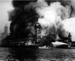 Fire at Grand Trunk Pacific Dock with fireboat Duwamish in Seattle, July 1914