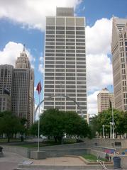 One Woodward Avenue skyscraper in Detroit cityscape