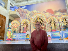 Ambassador Haas visiting the Sree Sree Dhakeshwari temple
