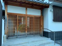 Kawakatsuyama Yusenji Temple surrounded by lush greenery