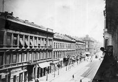 Balcony of Népszínház utca 27 with distant corner building at II. János Pál pápa (Tisza Kálmán) tér