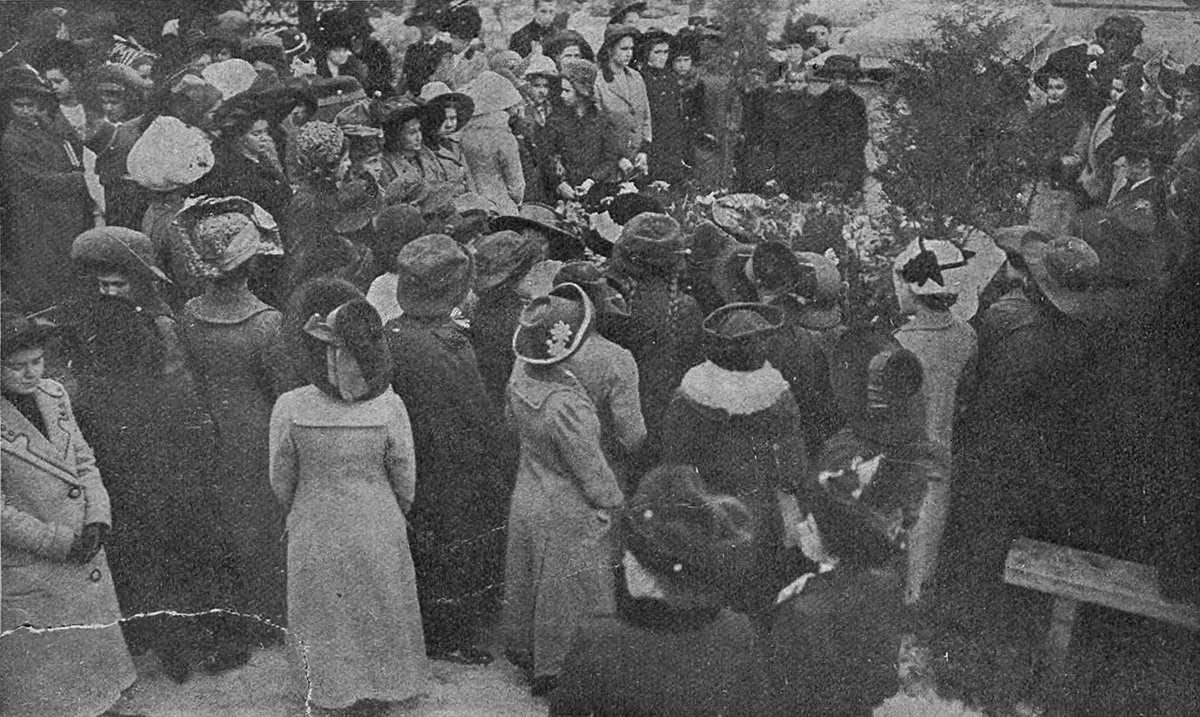 Grave of Maria Konopnicka on the first anniversary of her death in 1911