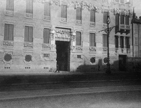 Facade of a restored Modernist building in the Corso Venezia square in Milan