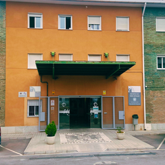 Front facade of Edificio Mecenas building at Campus Fuentenueva