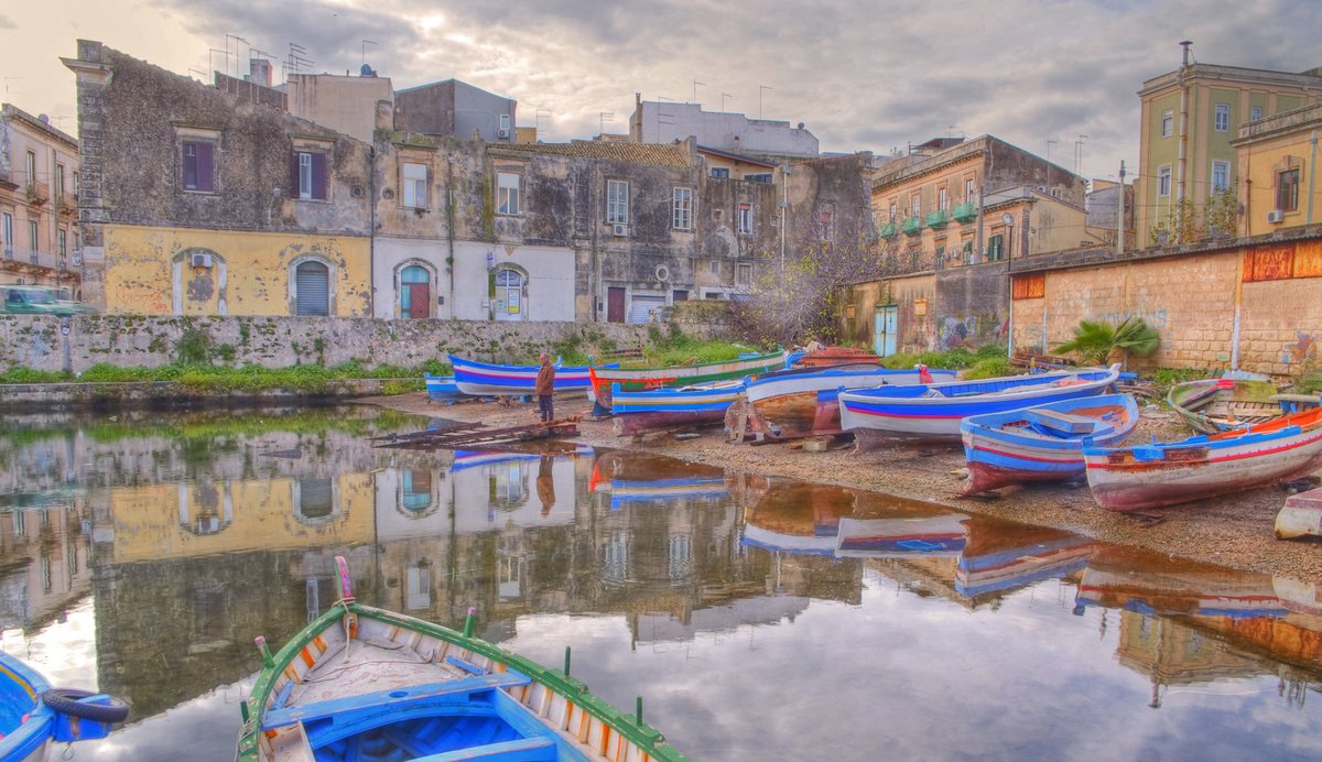 Calafatari district in Siracusa with historical buildings and waterfront view
