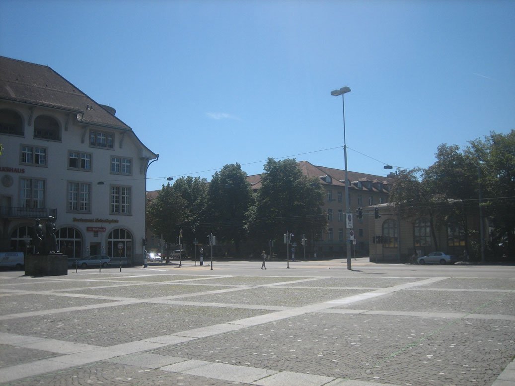 Helvetiaplatz square in Zürich with people walking and buildings in the background