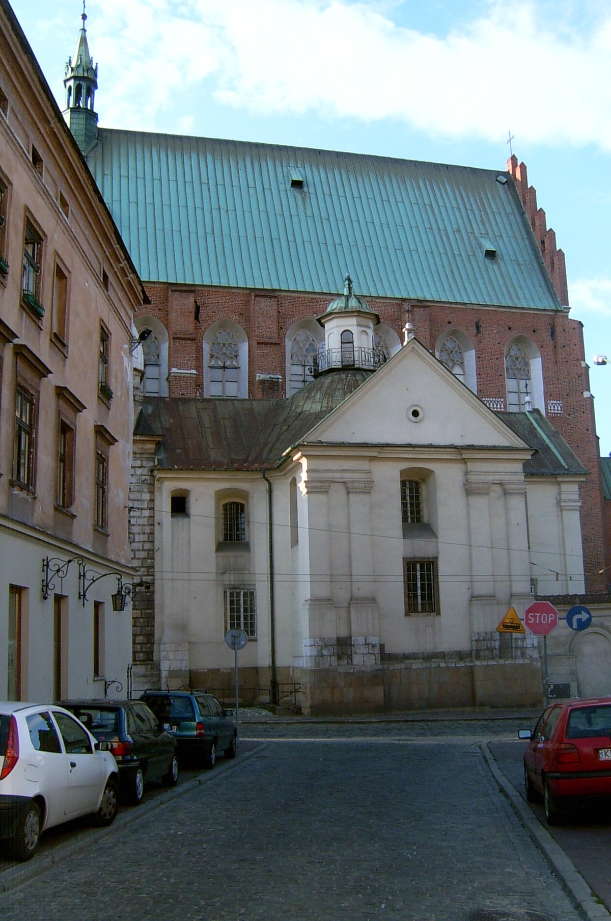 Kraków city skyline with historic buildings and Wawel Castle