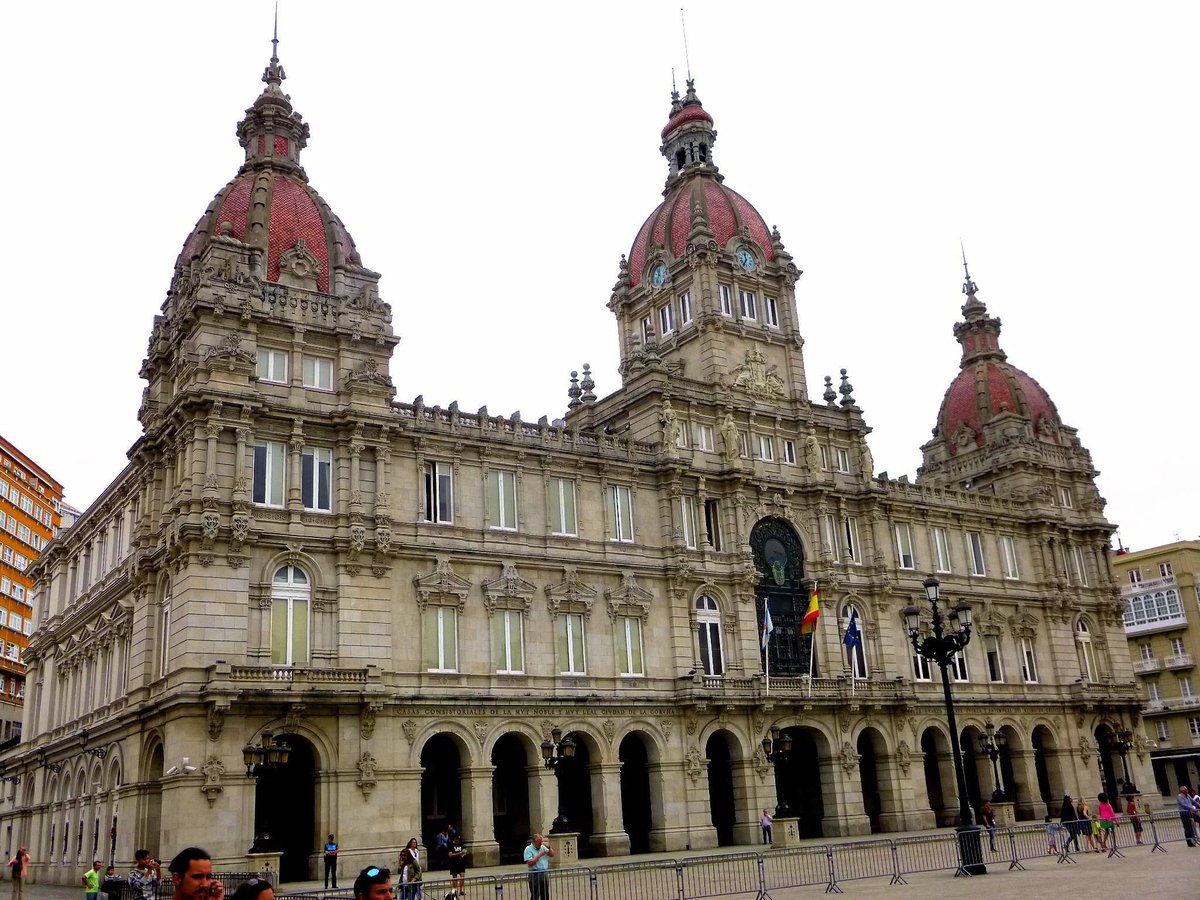 A Coruña city hall building exterior with clear blue sky