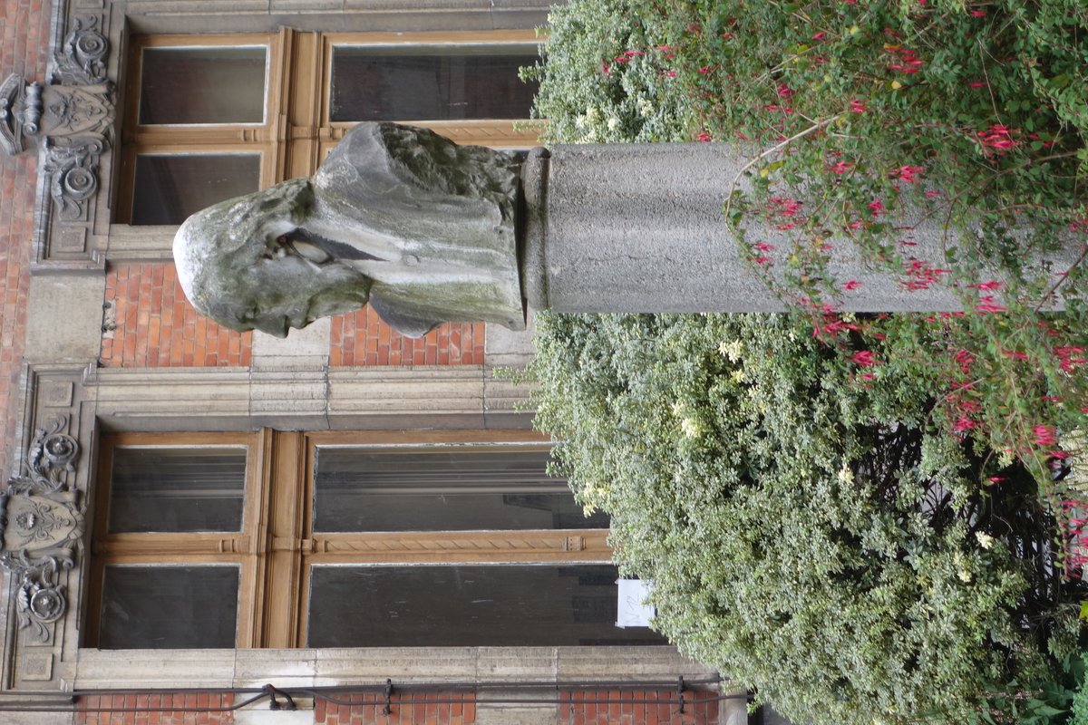 Sculpture of François-Auguste Gevaert at the Conservatory of Brussels