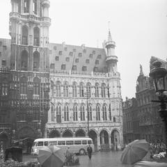 Cleaning of Brussels Town Hall building on August 1, 1962 with people and animals nearby