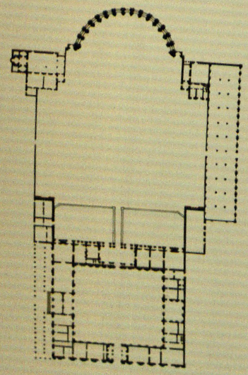 Architectural floor plan of the rectangular residential building of a duke with rooms arranged around an inner courtyard and a semicircular exedra added in the 17th century