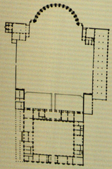 Architectural floor plan of the rectangular residential building of a duke with rooms arranged around an inner courtyard and a semicircular exedra added in the 17th century