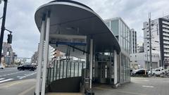 Hanshin Sakuragawa Station entrance and platform view