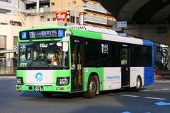 Second-generation Isuzu Erga city bus in Osaka running on 87 Line near Sakuragawa Station