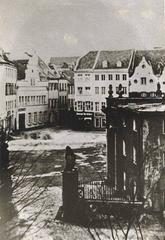View from courtyard between castle and gallery building to Mühlenstraße in Düsseldorf with main guardhouse demolished in 1855-56 in foreground right