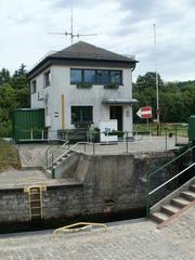 Lock keeper's house at Güdingen lock station by the river