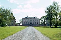 Hässelby Castle courtyard with main building and wings