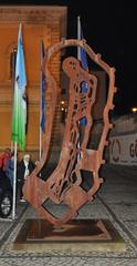 Michael Morgner sculpture Reliquie Mensch in front of Halle Opera House