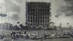 Construction pause at the E.42 building site with Palazzo della Civiltà Italiana