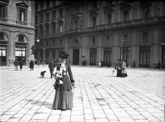 Piazza Vittorio Emanuele II in Firenze with historical buildings and outdoor seating