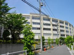 Teikyo Junior and Senior High School building exterior with modern architectural design