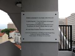 Plaque commemorating the embellishment of Parc des Halles and the inauguration of Le Jardin Suspendu in Lyon