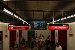 Wiener U-Bahn Linie U1 während Sperre im Sommer 2012 am Schwedenplatz