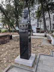 Busto De Guram Gabeskiria En Tiflis