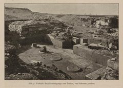 Side entrance to the ruined valley temple of King Sahur-Re