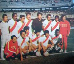 Peru national football team 1972 at Brazil Independence Cup, group photo with players standing and crouching