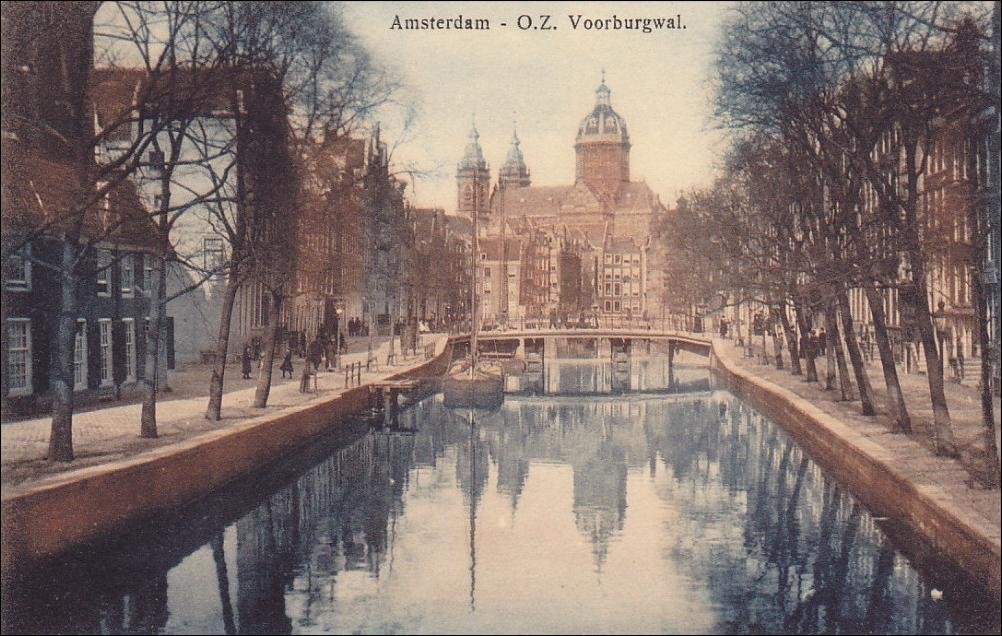 Black and white postcard image of Amsterdam street Voorburgwal, dated before 1920s