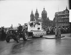 Arrival of Sinterklaas in Amsterdam on November 24, 1951 with crowds welcoming him