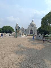 Front view of Victoria Memorial in Kolkata with a clear sky