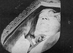 Photograph of the body of Luis Emilio Recabarren in his coffin in 1924