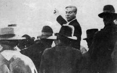 Luis Emilio Recabarren Serrano with workers