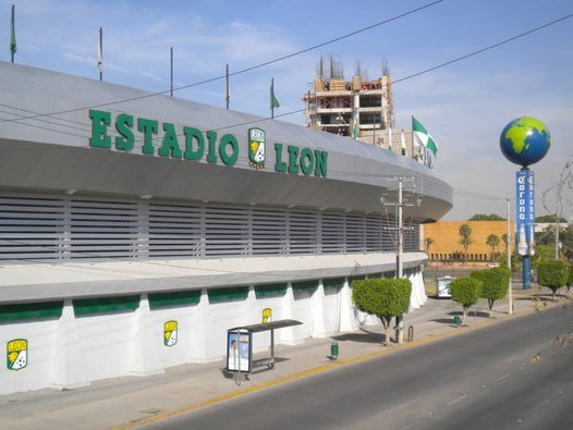 Exterior view of Estadio León stadium in 2010
