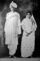 Gandhiji and Kasthurba at the walls of Sabarmati Ashram