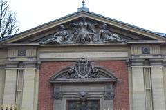 Musée du Luxembourg building in Paris with classical architecture and gardens