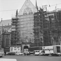 Protest slogans painted on plastic shielding of the Nieuwe Kerk Amsterdam facade by 'De lastige Amsterdammer' activist group in 1971