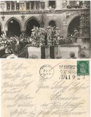 Historical black and white photo of Marienplatz Metzgersprung event in Munich 1928