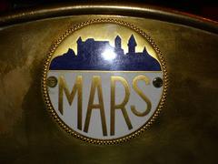 Red circle with an arrow pointing diagonally upwards to the right symbolizing Mars