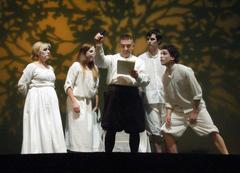 Actors performing play Puro Lope on stage by Cambalache Teatro