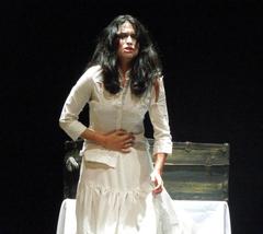 actor performing on stage in Cambalache Teatro's Puro Lope