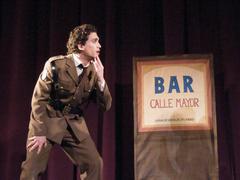 Actors performing on stage in a theatrical production by Cambalache and ESAD de Murcia titled El Secreto a Voces
